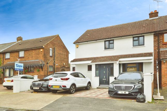 5 bed property, in Thornton Avenue, £650,000