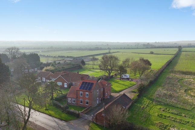 4 bed property, in Ferry Road, £600,000