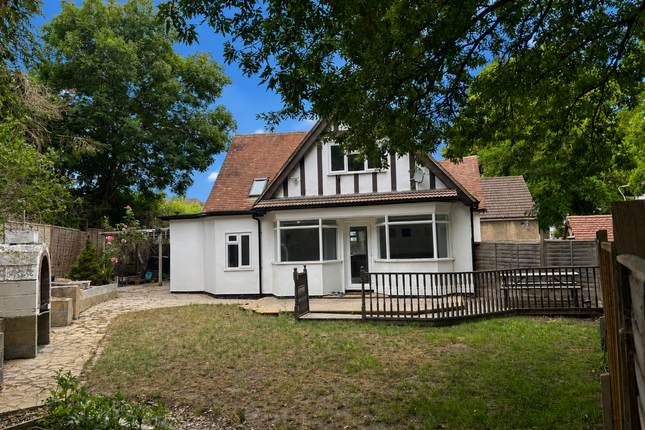 3 bed property, in Park Grove, £575,000