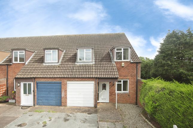3 bed property, in Holly Close, £230,000