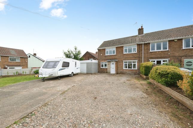3 bed property, in The Oval, £180,000