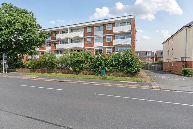 1 bed property, in Redlands Lane, £120,000