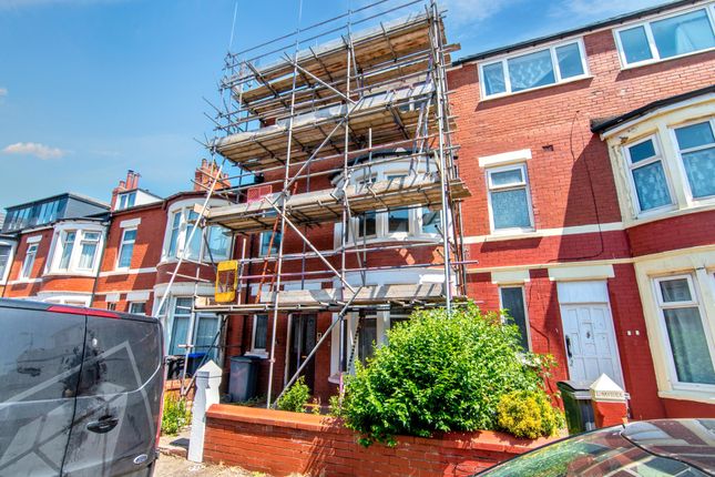 1 bed property, in Seafield Road, £23,000