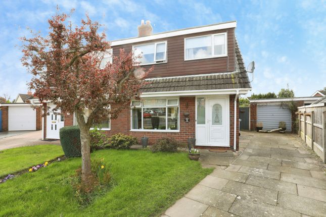 3 bed property, in Cowper Close, £240,000