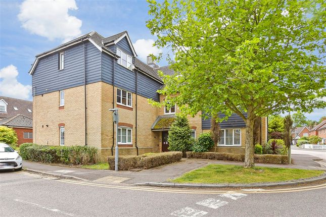 2 bed property, in Blackthorn Road, £170,000