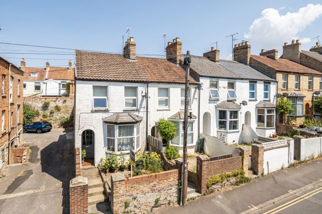 2 bed property, in South Street, £150,000