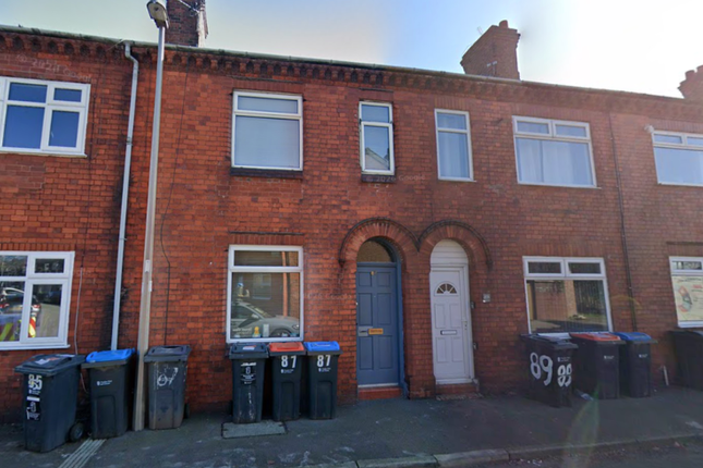 2 bed property, in Royle Street, £110,000