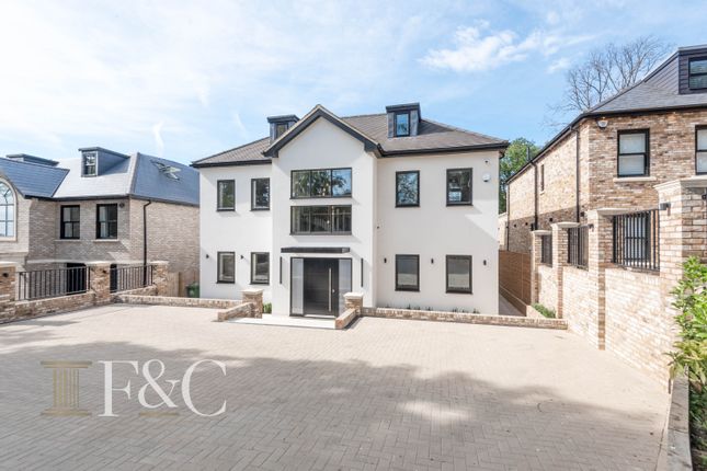 6 bed property, in Cuffley Hill, £2,395,000