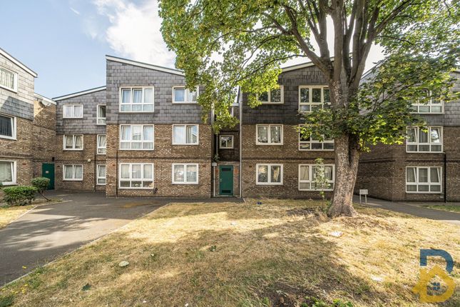 1 bed property, in Heenan Close, £220,000