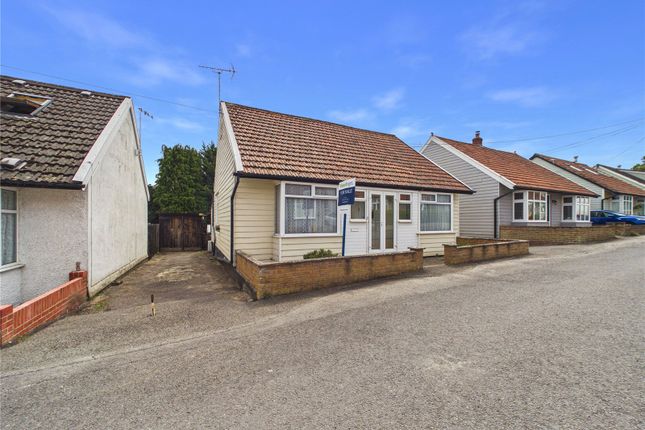 2 bed property, in Cambridge Avenue, £200,000