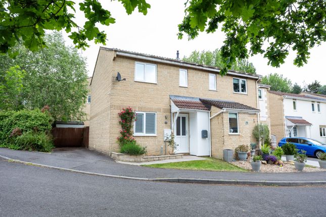 2 bed property, in Mortimer Close, £365,000