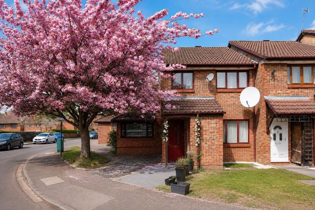 3 bed property, in Holly Gardens, £550,000
