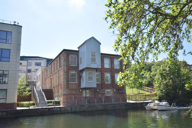 2 bed property, in Norwich NR1, £230,000