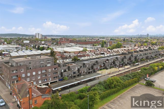 1 bed property, in Poppy Drive, £229,995