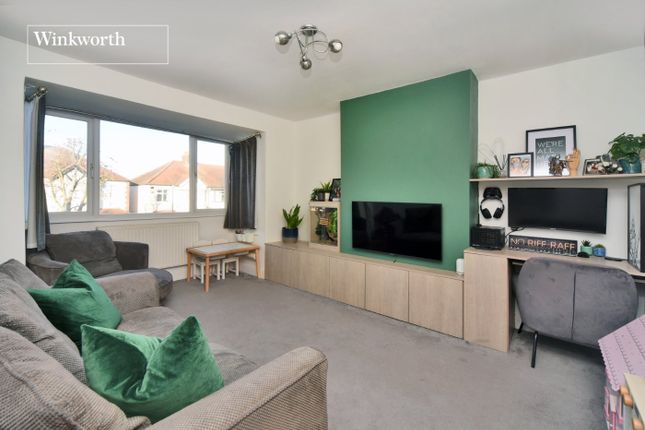 1 bed property, in Matlock Crescent, £279,000