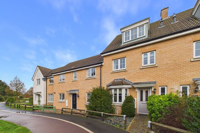 4 bed property, in Buttercup Walk, £270,000