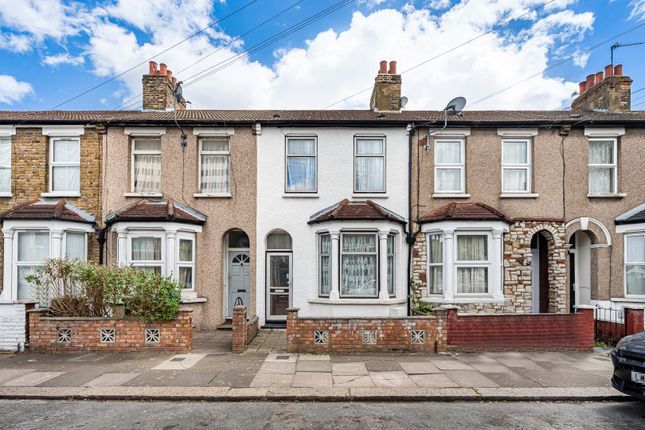 2 bed property, in Kimberley Road, £374,950