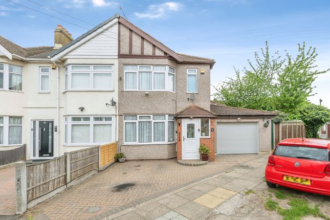 3 bed property, in Cherry Tree Close, £450,000