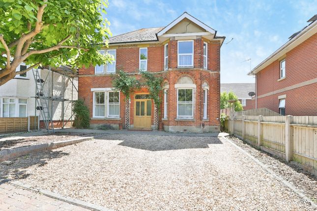 2 bed property, in Stourvale Road, £300,000