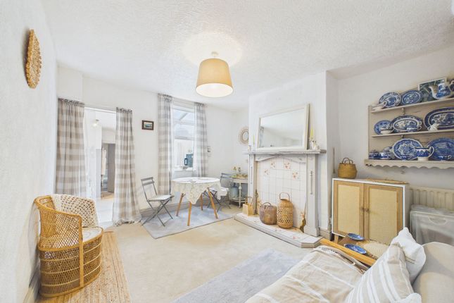 2 bed property, in Frizington Road, £75,000
