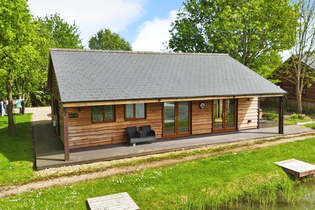 2 bed property, in Thorpe Park Lodges, £210,000