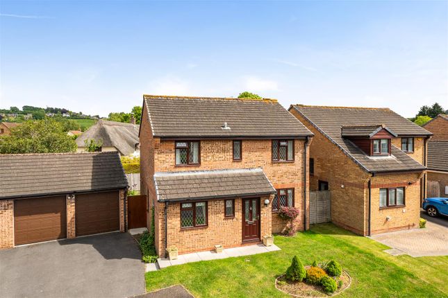4 bed property, in Home Farm Way, £425,000