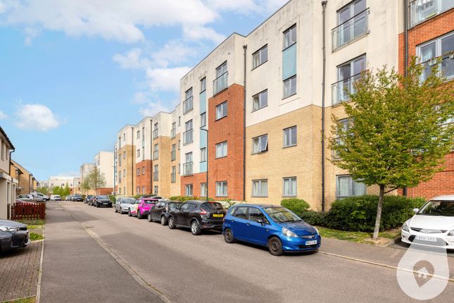2 bed property, in Leafwing Court, £220,000