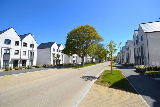 4 bed property, in Grenadier Drive, £420,000