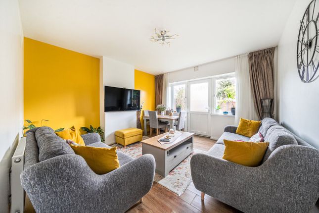 3 bed property, in Knapmill Road, £500,000