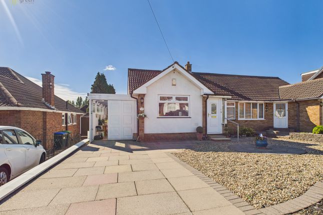2 bed property, in Whitecrest, £299,950