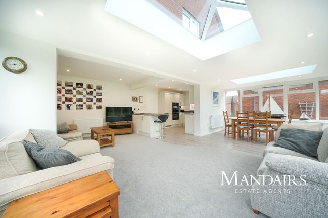 4 bed property, in Oak View, £425,000