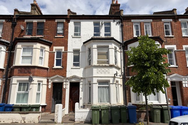 1 bed property, in Flat 6, £165,000