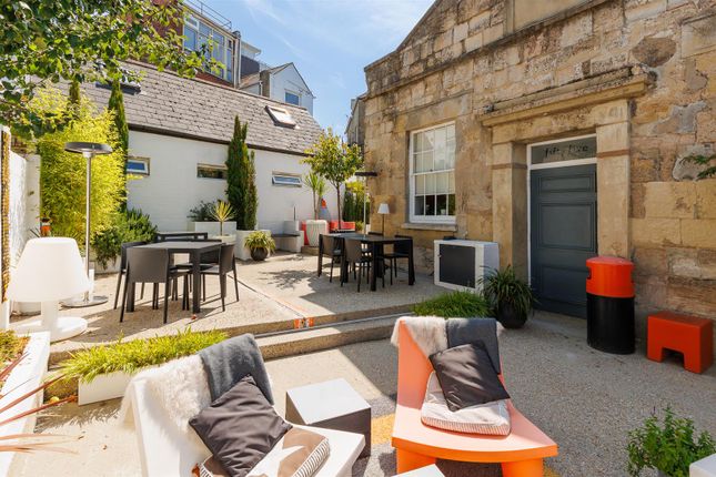 2 bed property, in RARE OPPORTUNITY OF A RESIDENTIAL AND COMMERCIAL PROPERTY IN CENTRAL COWES - Cross Street, £725,000