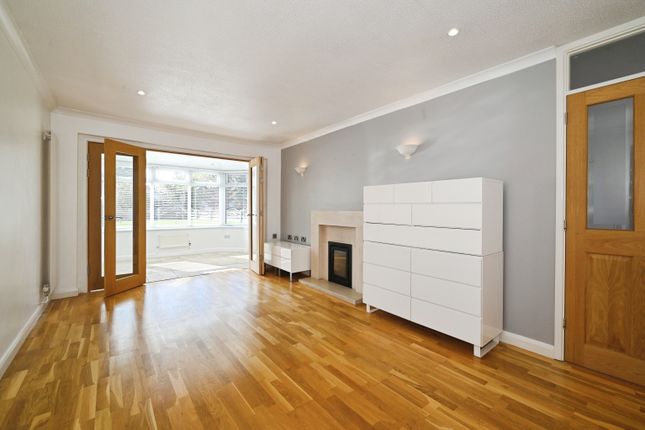 2 bed property, in Walmer Road, £450,000