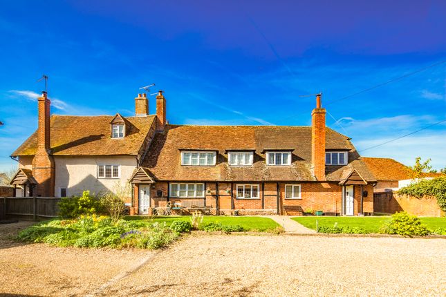 2 bed property, in 2 Compton Manor, £300,000