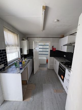 3 bed property, in London E6, £425,000