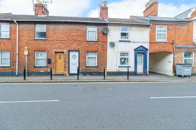 2 bed property, in Hockliffe Street, £220,000