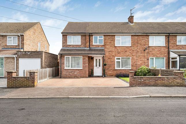 4 bed property, in Stuart Close, £375,000
