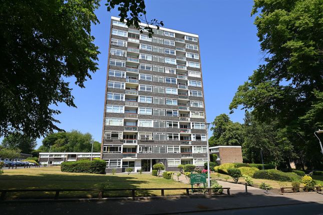 2 bed property, in Chadbrook Crest, £120,000
