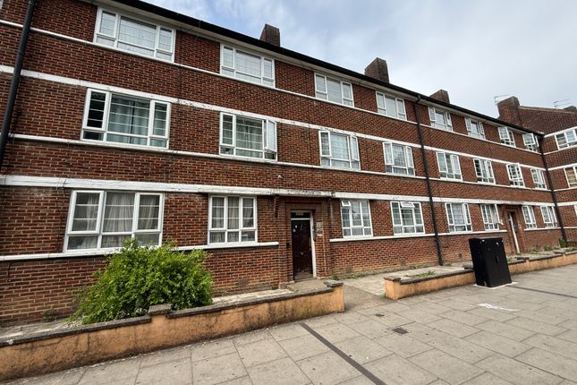 2 bed property, in Beverley Drive, £270,000