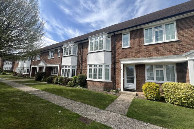 2 bed property, in Cranbrook Court, £274,950