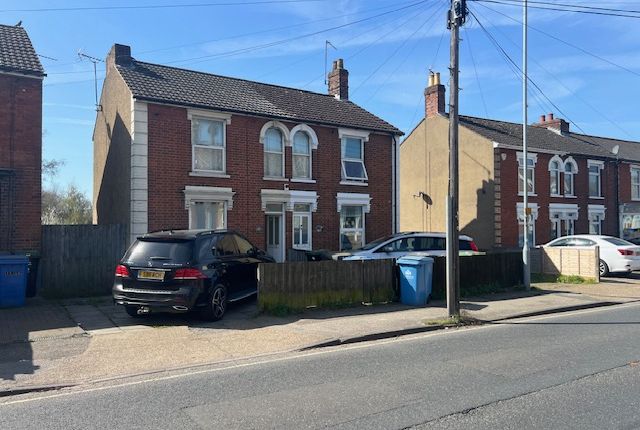 3 bed property, in Foxhall Road, £210,000