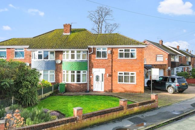 5 bed property, in Kenilworth Drive, £330,000