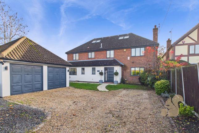 6 bed property, in Plains Farm Close, £850,000