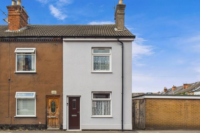 2 bed property, in Curzon Street, £140,000