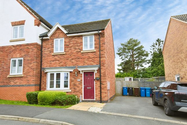 3 bed property, in Woodgate Drive, £260,000