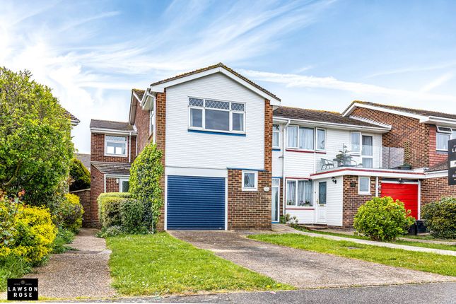 4 bed property, in Moorings Way, £425,000