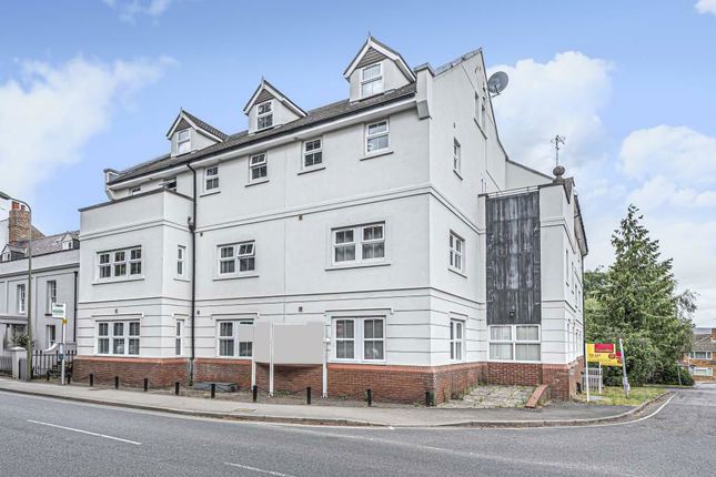 1 bed property, in West Bar Street, £115,000