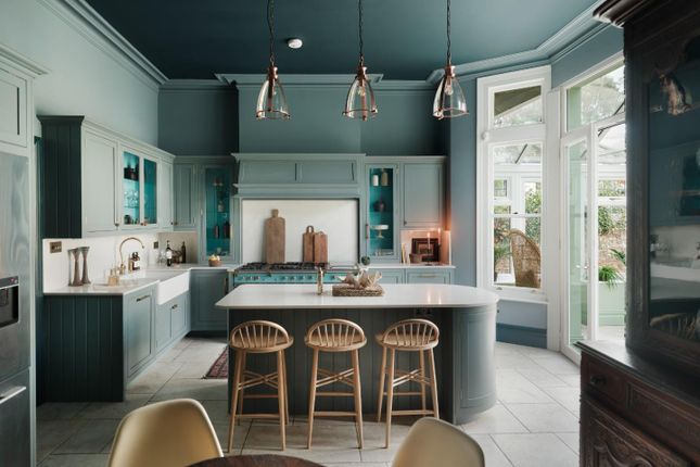 5 bed property, in St. Martins Road, £1,200,000