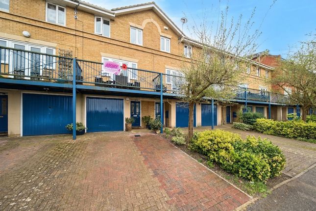 3 bed property, in Florin Drive, £400,000